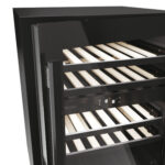 Vinoteca integrable - Haier HAKWBD 60, Ventilador, 44 Botellas, Luz LED, 2 Zonas, Estantes de Madera, Negro - Imagen 10