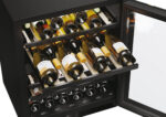 Vinoteca integrable - Haier HAKWBD 60, Ventilador, 44 Botellas, Luz LED, 2 Zonas, Estantes de Madera, Negro - Imagen 8